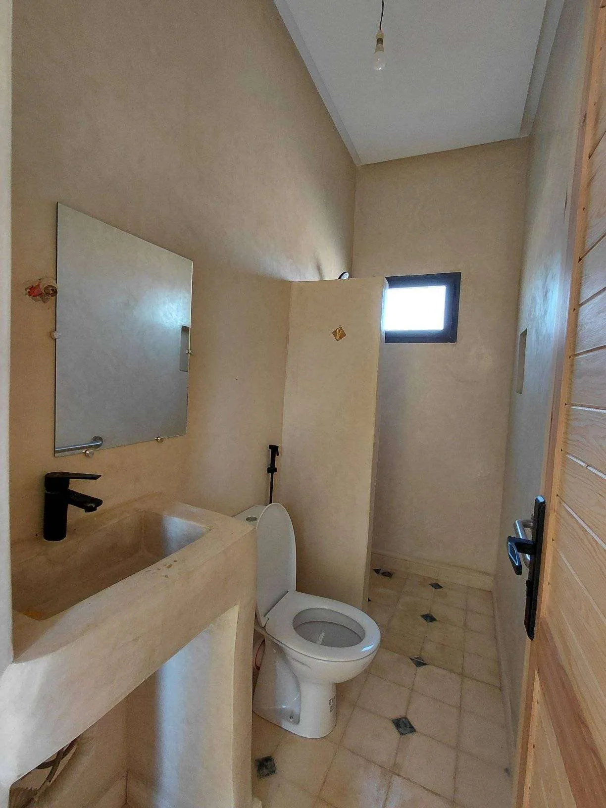 Independent functional kitchen with storage space