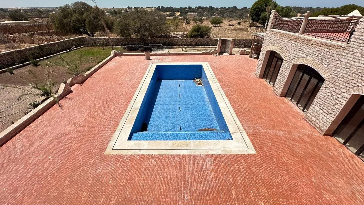 Swimming pool 5×10 m with sun terrace