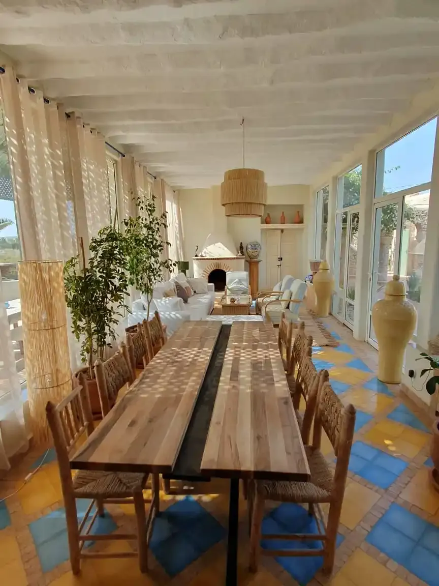 Dining area for up to 10 guests