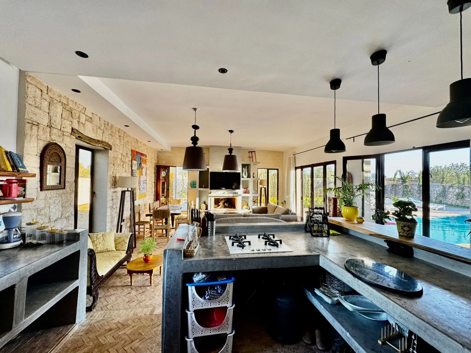 Chambre principale avec salle de bain privée dans une villa à louer à Ida Ougard