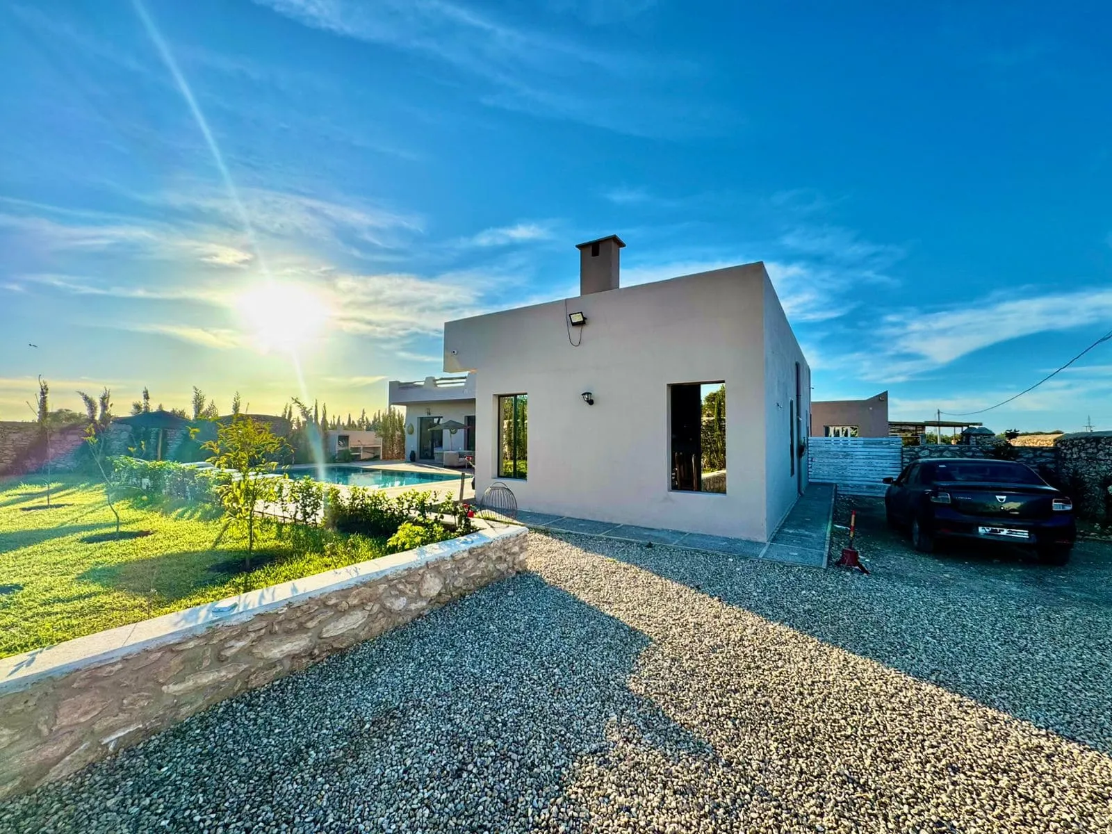 Salon spacieux et lumineux dans une villa meublée à louer près d’Essaouira