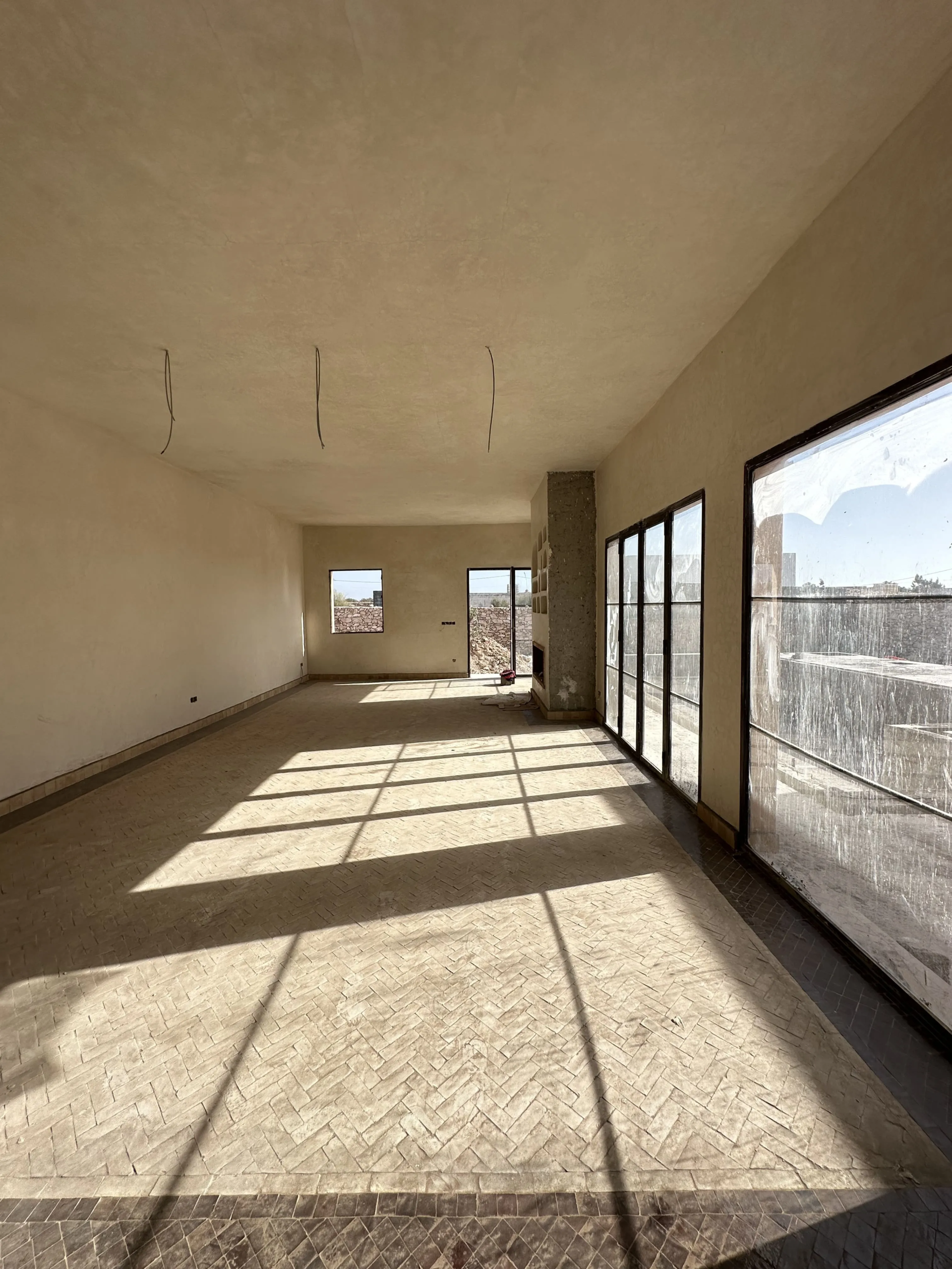 Bright living room opening onto the garden of the villa in Ghazoua