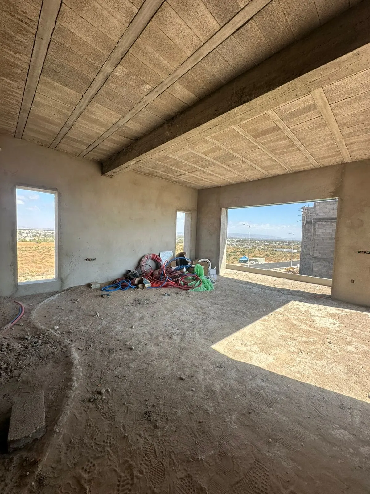 Kitchen area opening onto the outdoor space