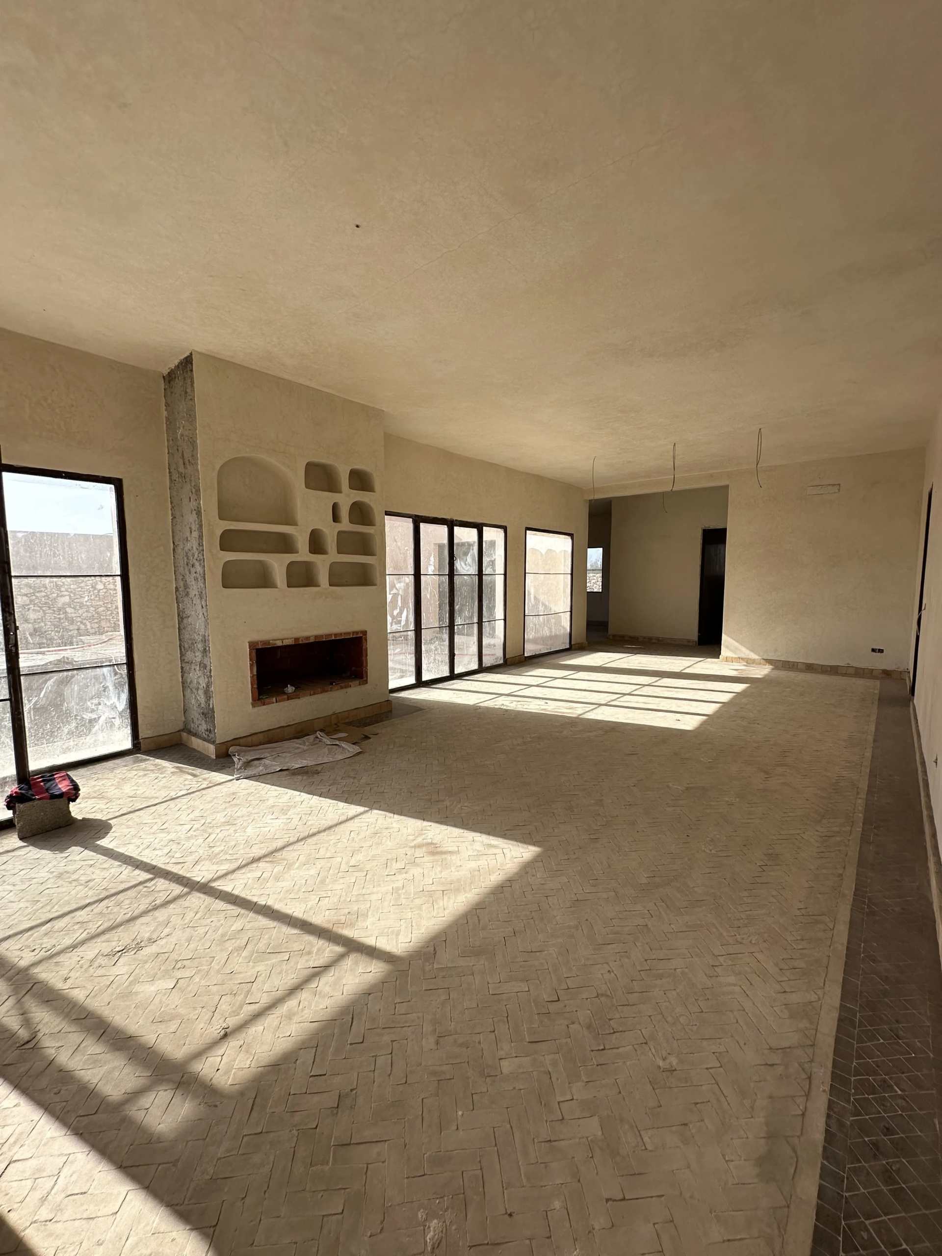 Living room opening onto the outdoor areas and swimming pool in Ghazoua