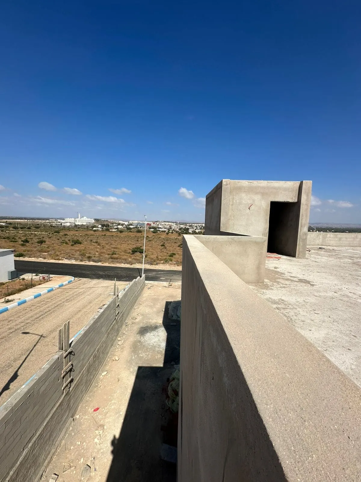 Semi-finished villa with swimming pool in Ghazoua