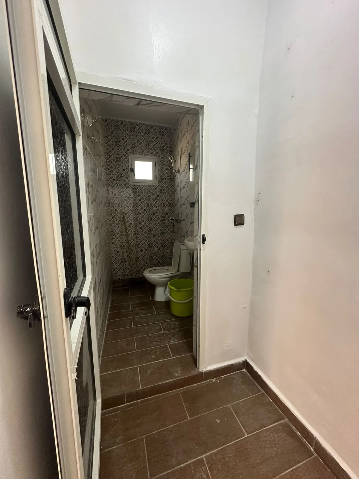 Additional bathroom with contemporary design
