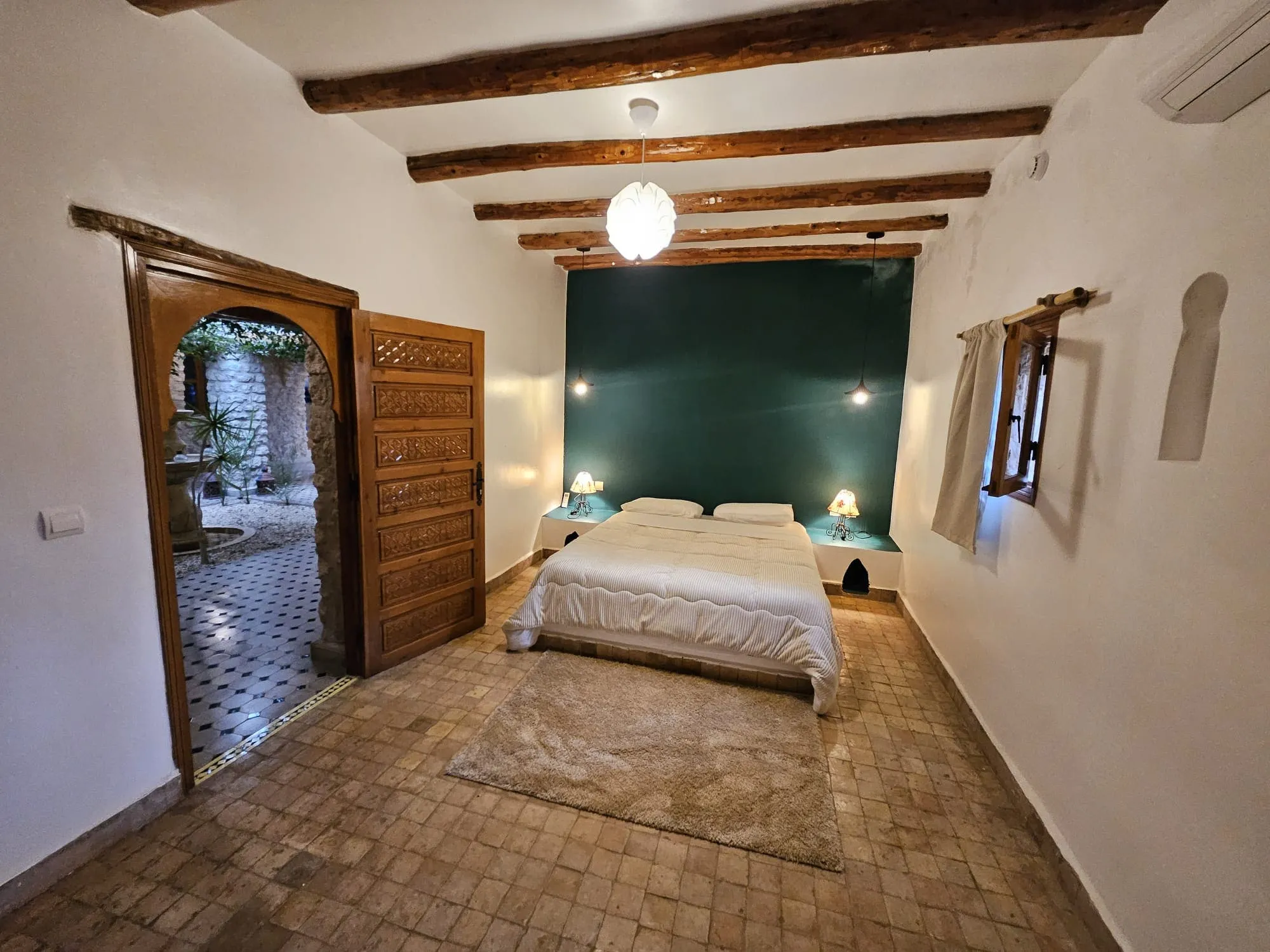 Large suite with warm natural finishes in Sidi Kaouki villa