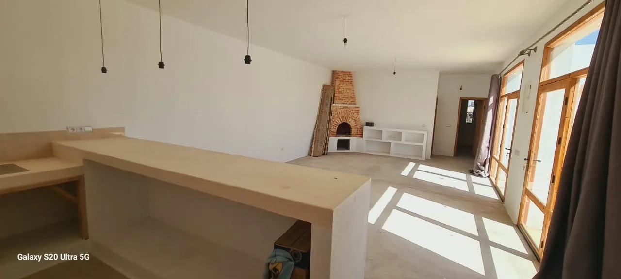 Cuisine américaine ouverte de la maison à louer à Ghazoua