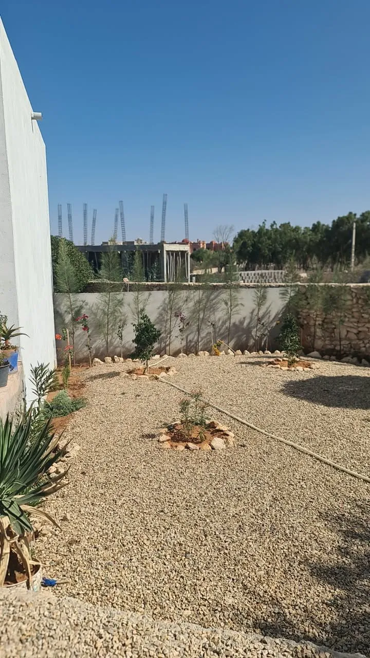 Jardin extérieur de la maison 2 chambres à louer à Ghazoua, près d’Essaouira
